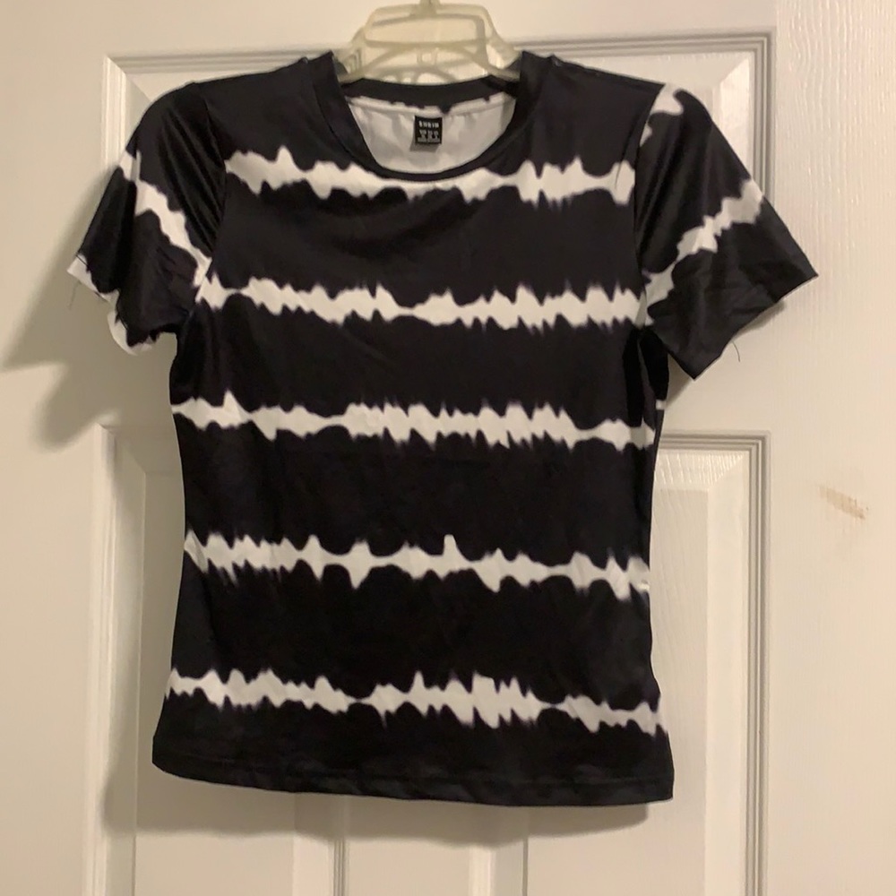 Tie dye tee shirt 🖤🤍